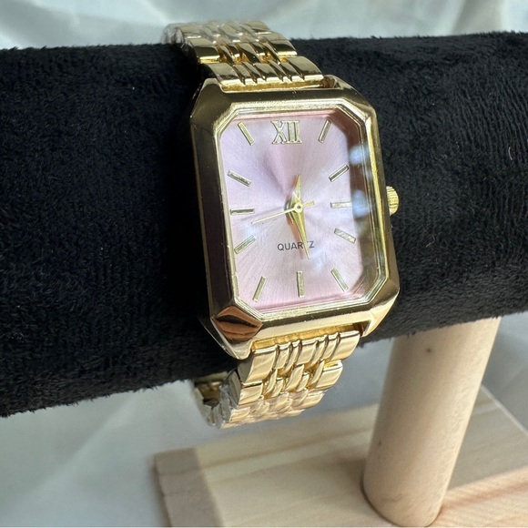 Lady square Gold and Pink Watch main image 4